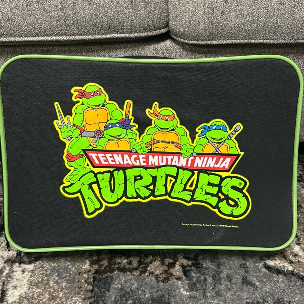 Vintage 1989 Teenage Mutant Ninja Turtles suitcase
